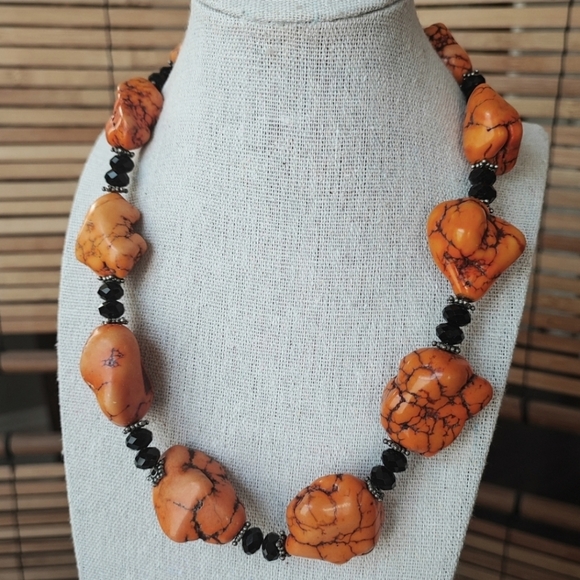 Dyed Howlite Fat Heavy Chunky Faux Turquoise Stone Necklace Silver Tone NWOT - Picture 8 of 9